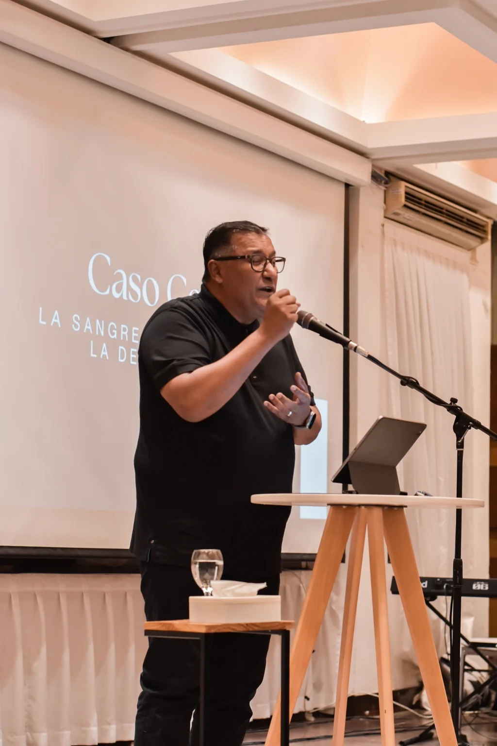 Gustavo Lara compartiendo una enseñanza